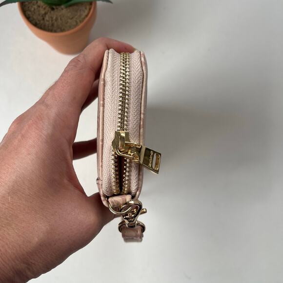 Y2K Bebe Pink Clutch Wristlet Wallet Faux Leather Logo Embossed Zip Preppy Glam - Picture 4 of 8